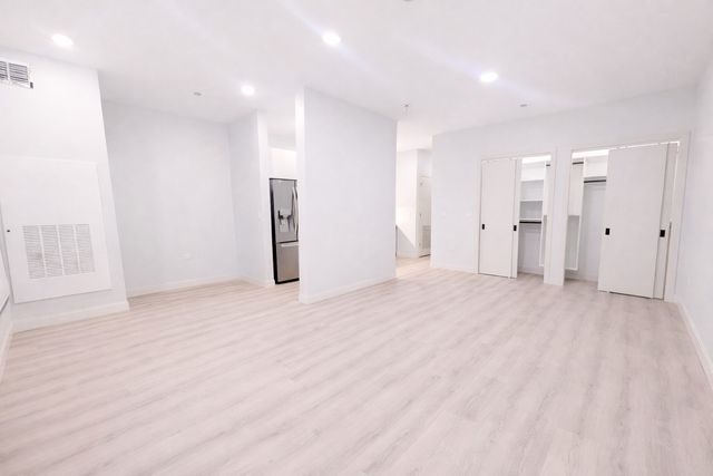 948 W Sunnyside Avenue 306, Chicago, IL 60640
