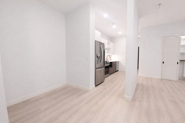948 W Sunnyside Avenue 306, Chicago, IL 60640