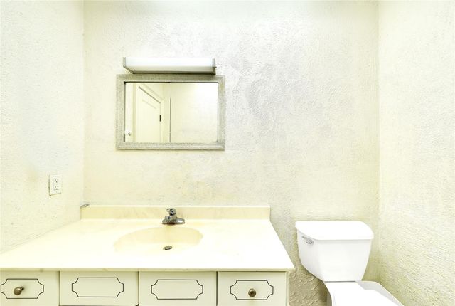 2701 Middle River Dr 11, Fort Lauderdale, FL 33306