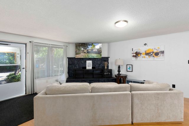 374 Cambridge Street, Ashland, OR 97520