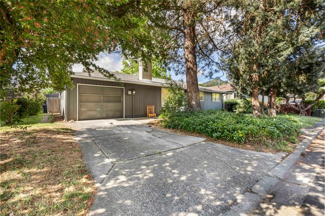 374 Cambridge Street, Ashland, OR 97520
