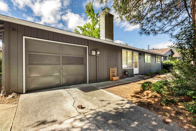 374 Cambridge Street, Ashland, OR 97520