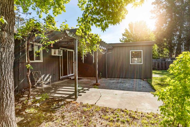 374 Cambridge Street, Ashland, OR 97520