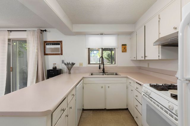 374 Cambridge Street, Ashland, OR 97520