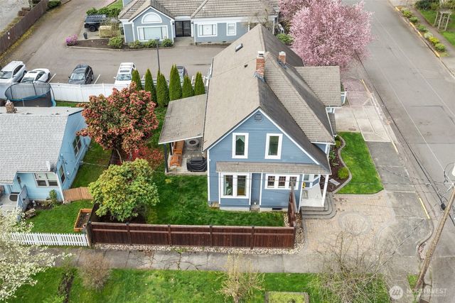 302 4th Avenue NW, Puyallup, WA 98371