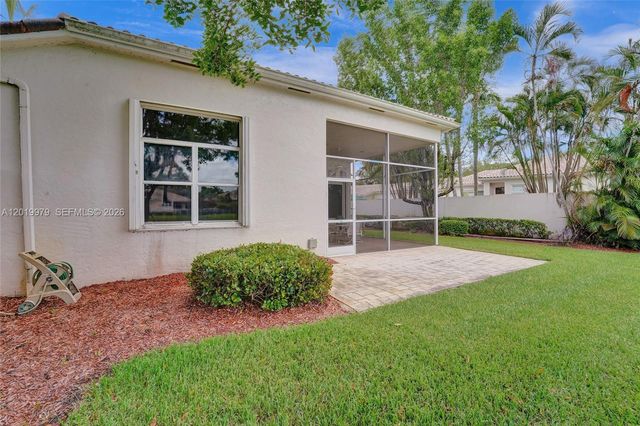 2525 Bay Pointe Ct, Weston, FL 33327