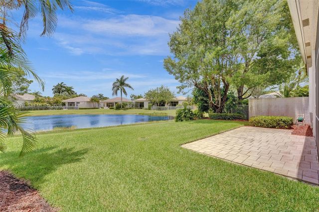 2525 Bay Pointe Ct, Weston, FL 33327