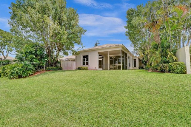 2525 Bay Pointe Ct, Weston, FL 33327