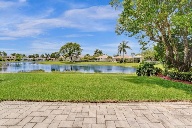 2525 Bay Pointe Ct, Weston, FL 33327