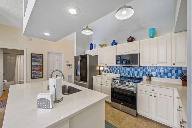 7266 ELEANOR CIRCLE 203, Sarasota, FL 34243