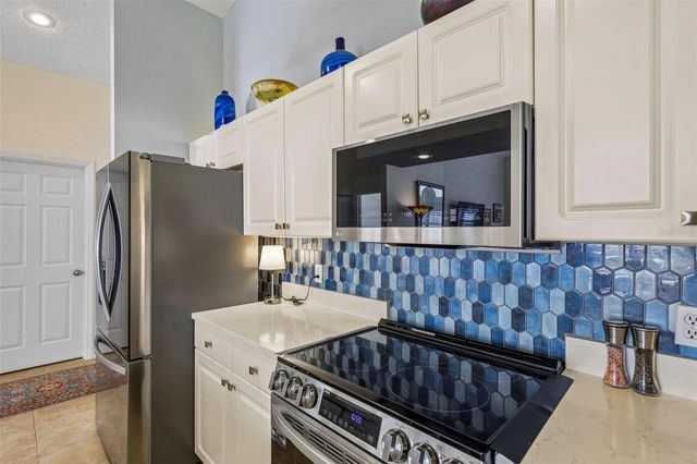 7266 ELEANOR CIRCLE 203, Sarasota, FL 34243
