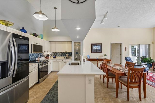 7266 ELEANOR CIRCLE 203, Sarasota, FL 34243