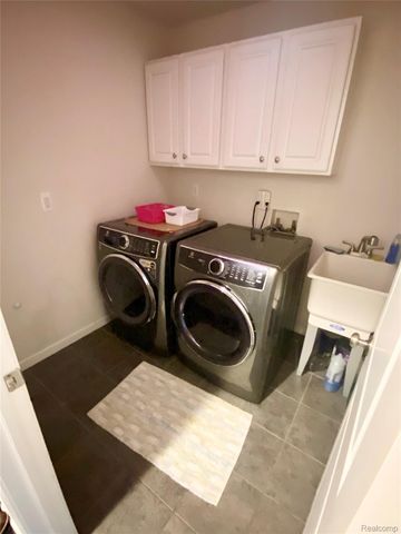 7758 DRAKESHIRE BLVD, Almont Village, MI 48003