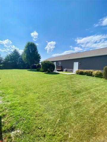 7758 DRAKESHIRE BLVD, Almont Village, MI 48003