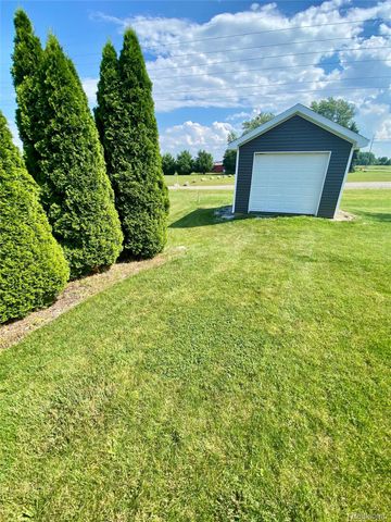 7758 DRAKESHIRE BLVD, Almont Village, MI 48003