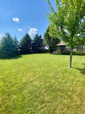 7758 DRAKESHIRE BLVD, Almont Village, MI 48003