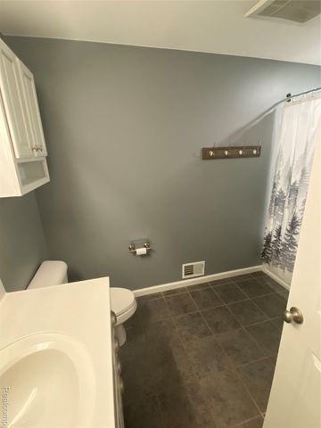 7758 DRAKESHIRE BLVD, Almont Village, MI 48003