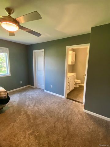 7758 DRAKESHIRE BLVD, Almont Village, MI 48003