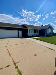 7758 DRAKESHIRE BLVD, Almont Village, MI 48003