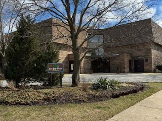 907 S Williams Street 210, Westmont, IL 60559