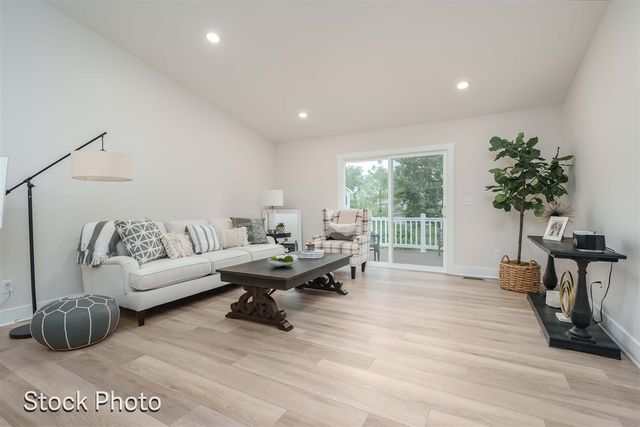 327 Round Hill Road, Kalamazoo, MI 49009