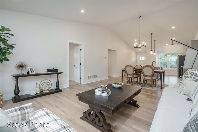 327 Round Hill Road, Kalamazoo, MI 49009