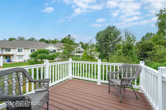 327 Round Hill Road, Kalamazoo, MI 49009
