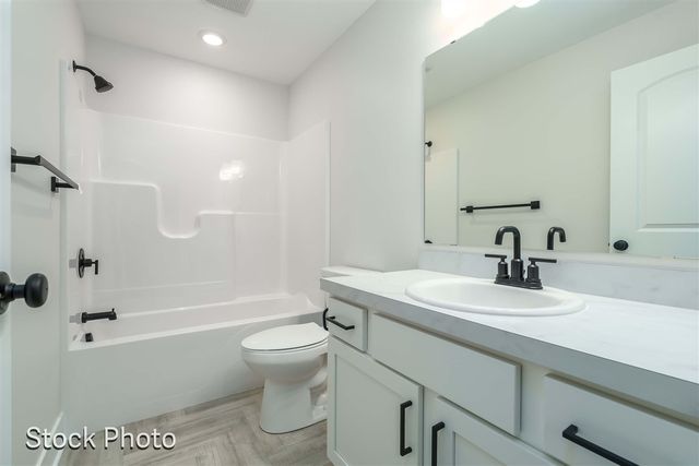 327 Round Hill Road, Kalamazoo, MI 49009