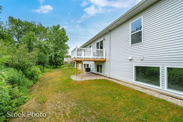 327 Round Hill Road, Kalamazoo, MI 49009