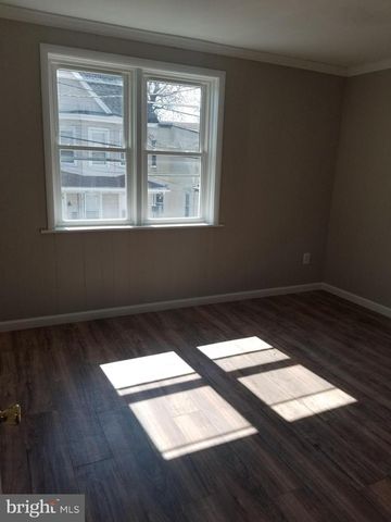 30 S BROADWAY, Gloucester City, NJ 08030