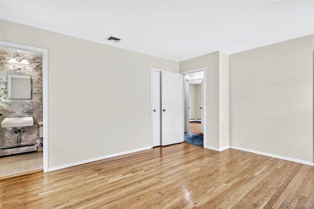 726 University Street, Valley Stream, NY 11581