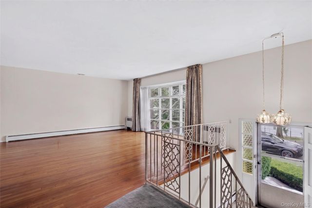 726 University Street, Valley Stream, NY 11581
