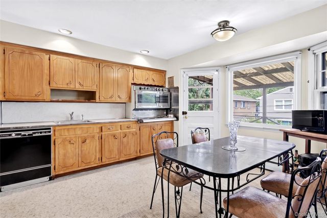 726 University Street, Valley Stream, NY 11581