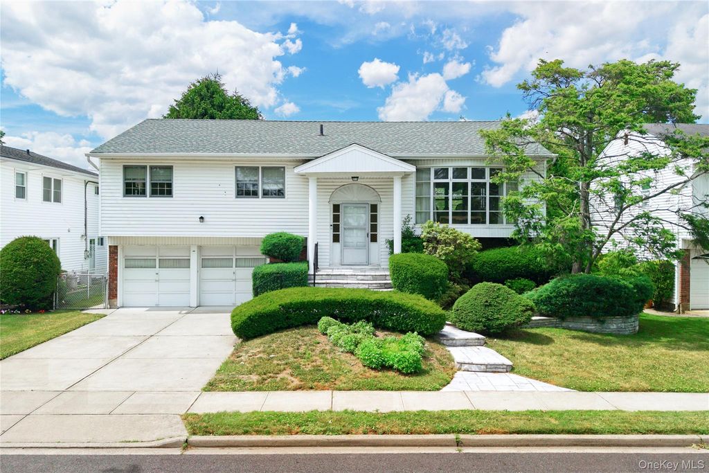 726 University Street, Valley Stream, NY 11581