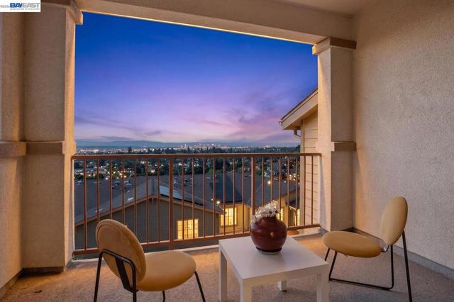 6523 Bayview Dr, Oakland, CA 94605