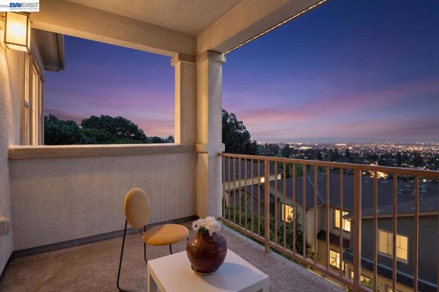 6523 Bayview Dr, Oakland, CA 94605