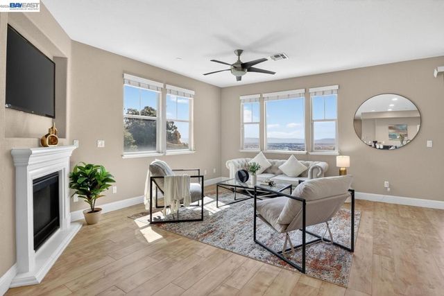 6523 Bayview Dr, Oakland, CA 94605