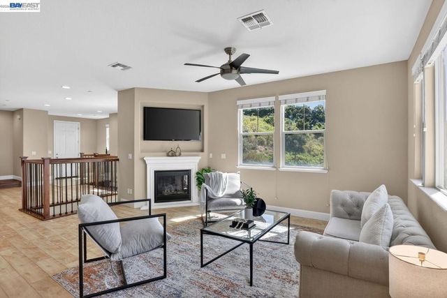 6523 Bayview Dr, Oakland, CA 94605