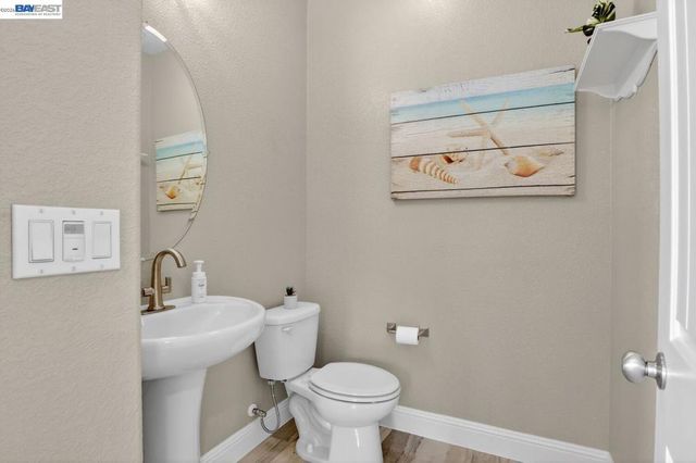 6523 Bayview Dr, Oakland, CA 94605