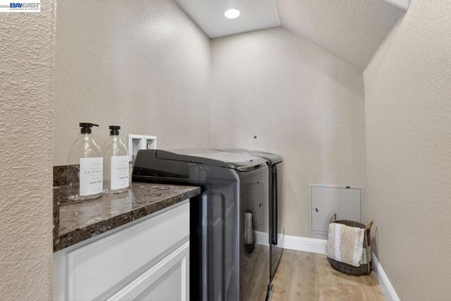 6523 Bayview Dr, Oakland, CA 94605