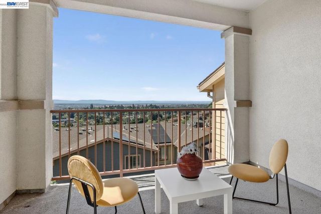 6523 Bayview Dr, Oakland, CA 94605