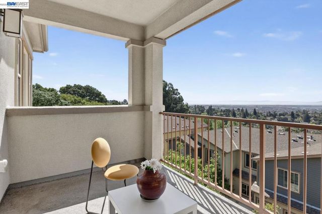 6523 Bayview Dr, Oakland, CA 94605