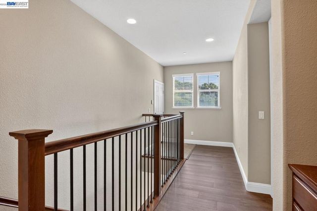 6523 Bayview Dr, Oakland, CA 94605