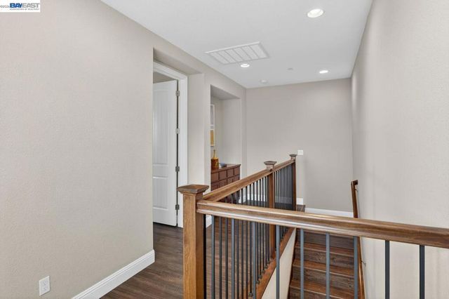 6523 Bayview Dr, Oakland, CA 94605