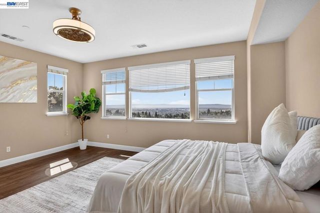 6523 Bayview Dr, Oakland, CA 94605