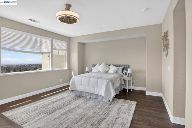 6523 Bayview Dr, Oakland, CA 94605