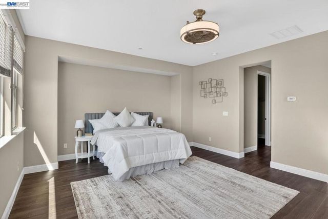 6523 Bayview Dr, Oakland, CA 94605