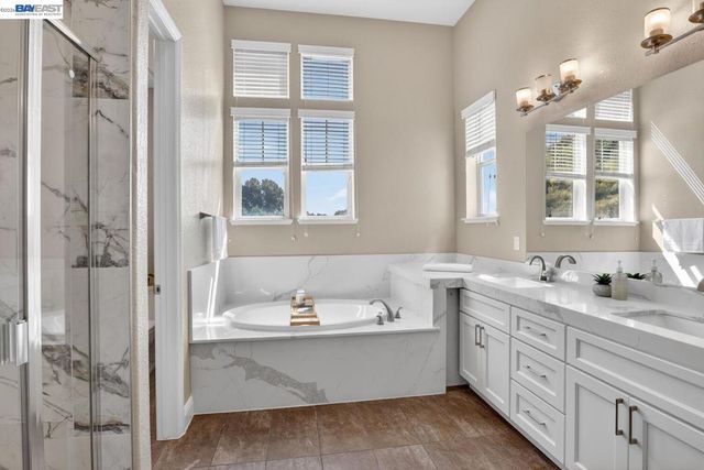 6523 Bayview Dr, Oakland, CA 94605