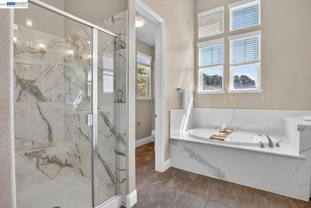 6523 Bayview Dr, Oakland, CA 94605