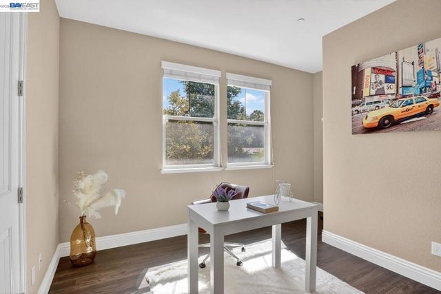 6523 Bayview Dr, Oakland, CA 94605